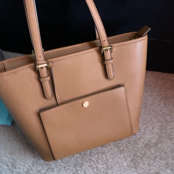 Micheal kors handbag . Good condition. - Picture 3 of 3